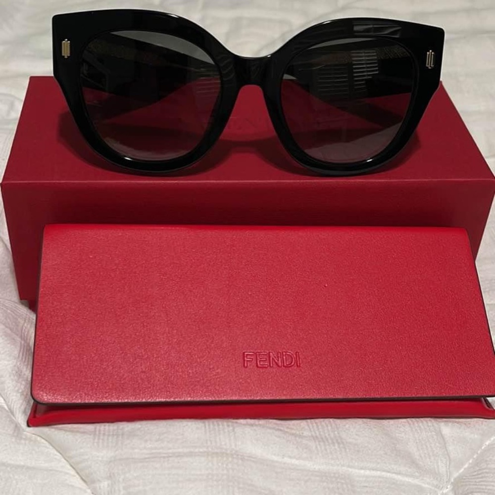 Fendi ROMA Oversized Sunglasses
